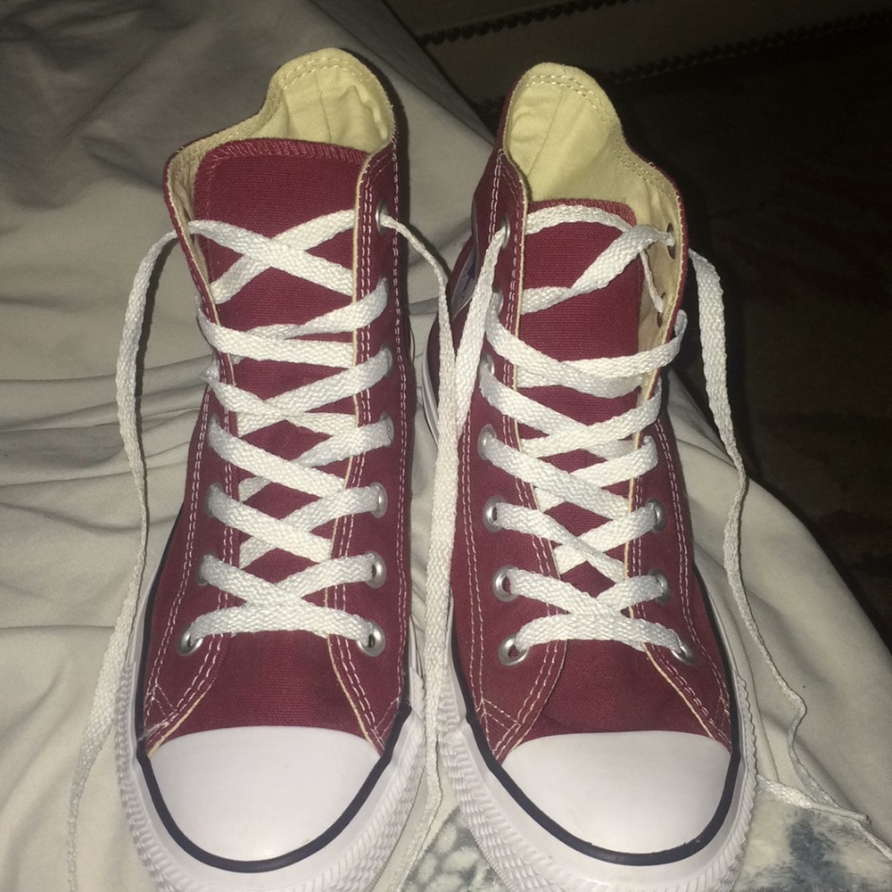 Maroon converse